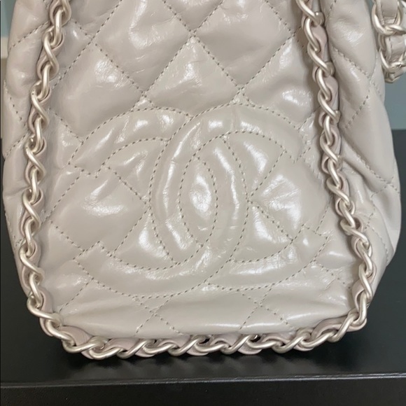 Chanel Quilted Sac Divers Large Shoulder Bag - Picture 2 of 16